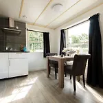 Chalet 16, Geniet De Rust, & Gratis Parkeren!
