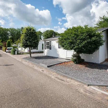 16, Geniet De Rust, & Gratis Parkeren! 木屋