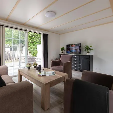 16, Geniet De Rust, & Gratis Parkeren!