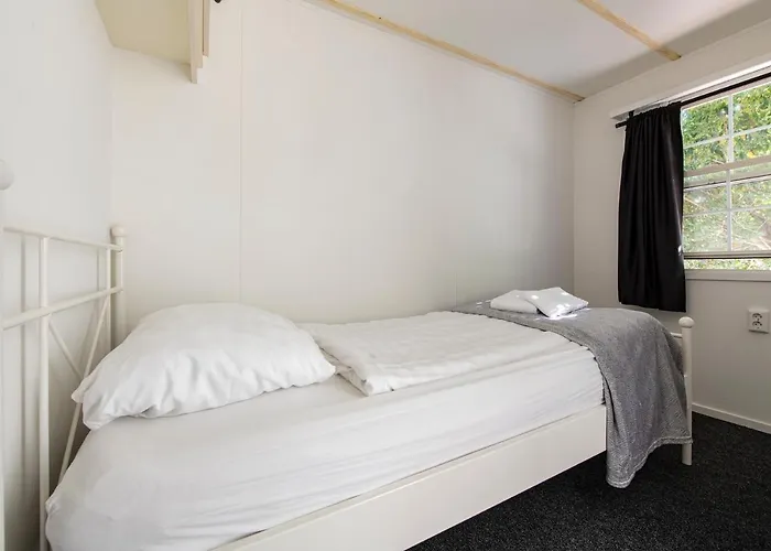 16, Geniet De Rust, & Gratis Parkeren! 木屋