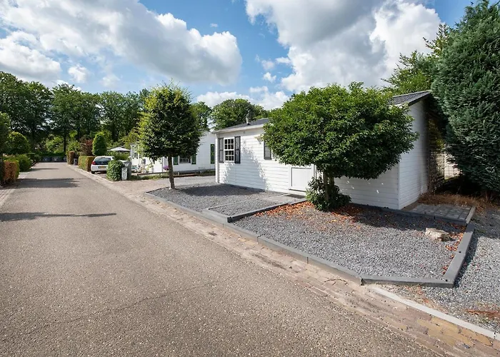 16, Geniet De Rust, & Gratis Parkeren! 木屋