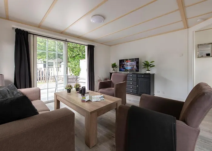 16, Geniet De Rust, & Gratis Parkeren!