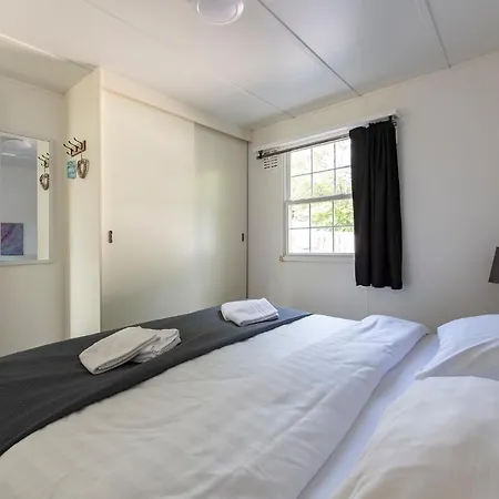 16, Geniet De Rust, & Gratis Parkeren! أويسترفايك