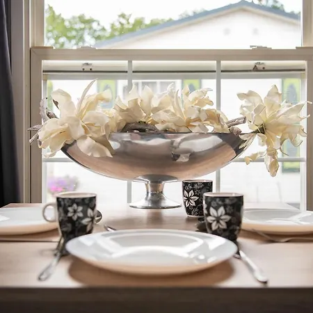 16, Geniet De Rust, & Gratis Parkeren! شاليه أويسترفايك