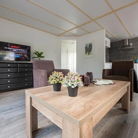 16, Geniet De Rust, & Gratis Parkeren! أويسترفايك