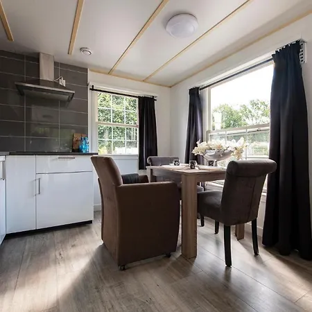 16, Geniet De Rust, & Gratis Parkeren! * أويسترفايك