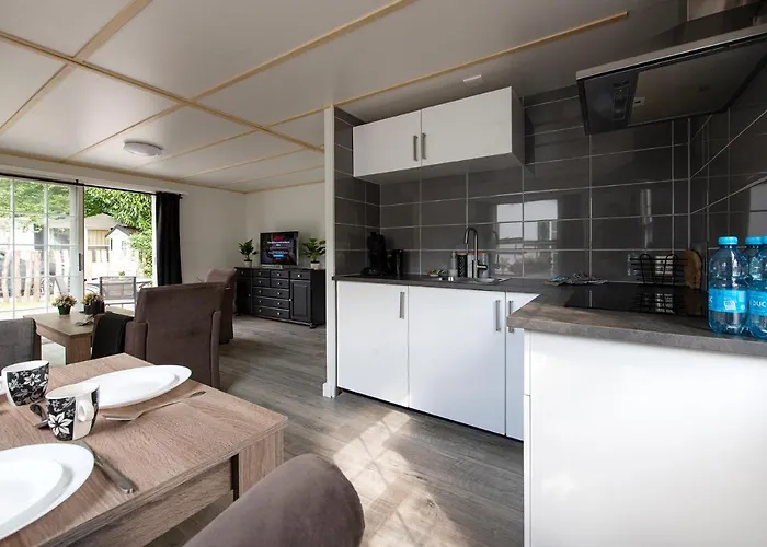 16, Geniet De Rust, & Gratis Parkeren!